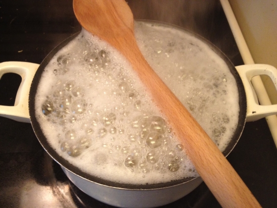 Wooden Spoon trick to Stop Pots from Boiling Over